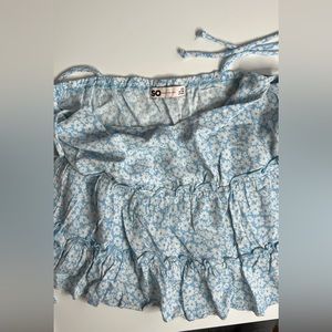 Kohls Blue daisy flowy blouse